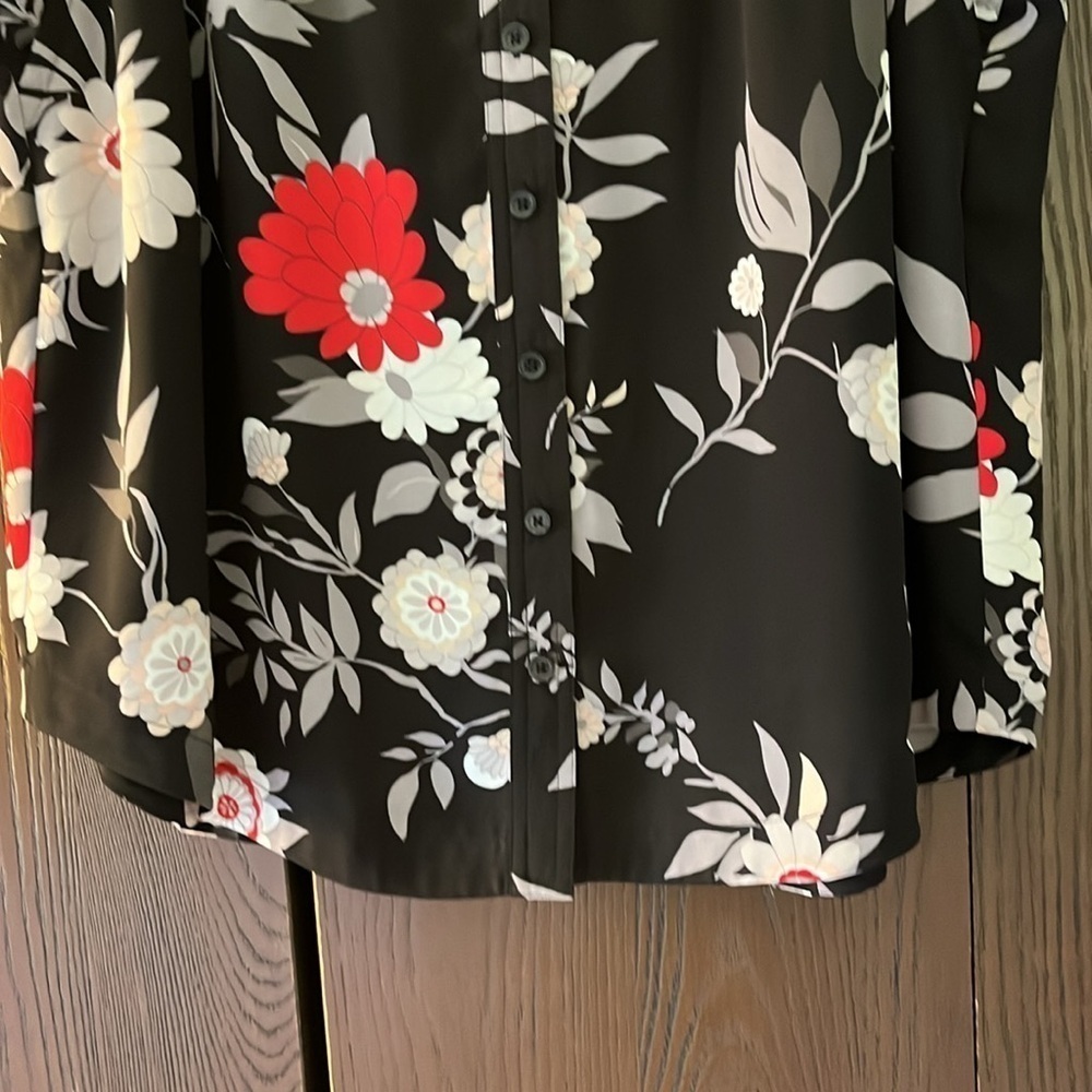 Loft black with floral pattern skirt. Size Large - Picture 3 of 10